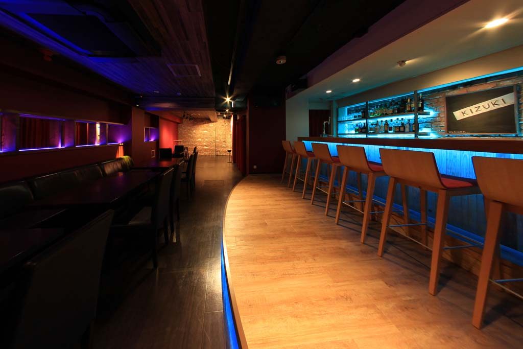 BARキズキ（傷ついたダンサーが集まるバー キズキ）の店内